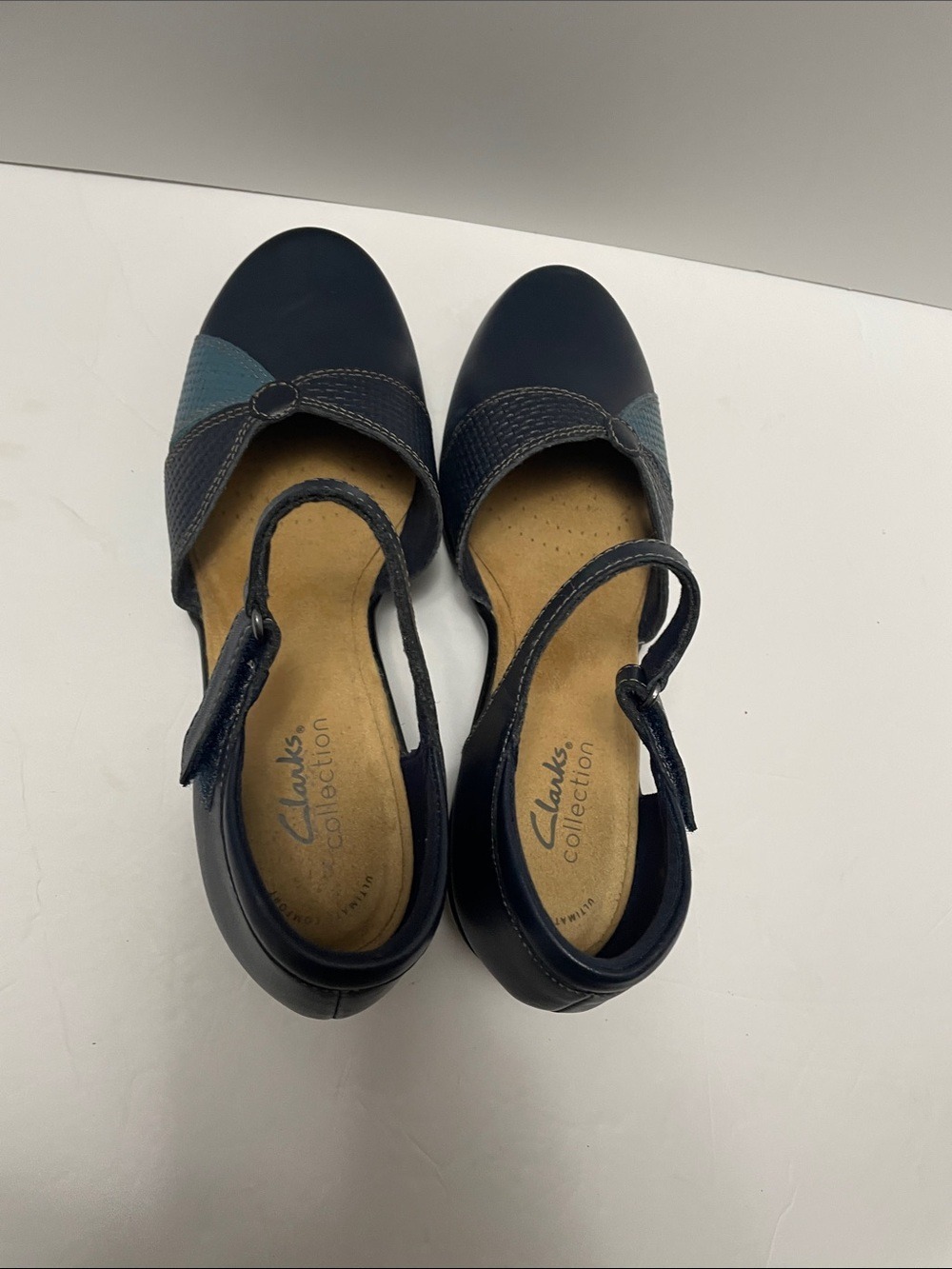 Clarks Navy Heels with Teal Toe Accent Sz 8.5W - Picture 4 of 11